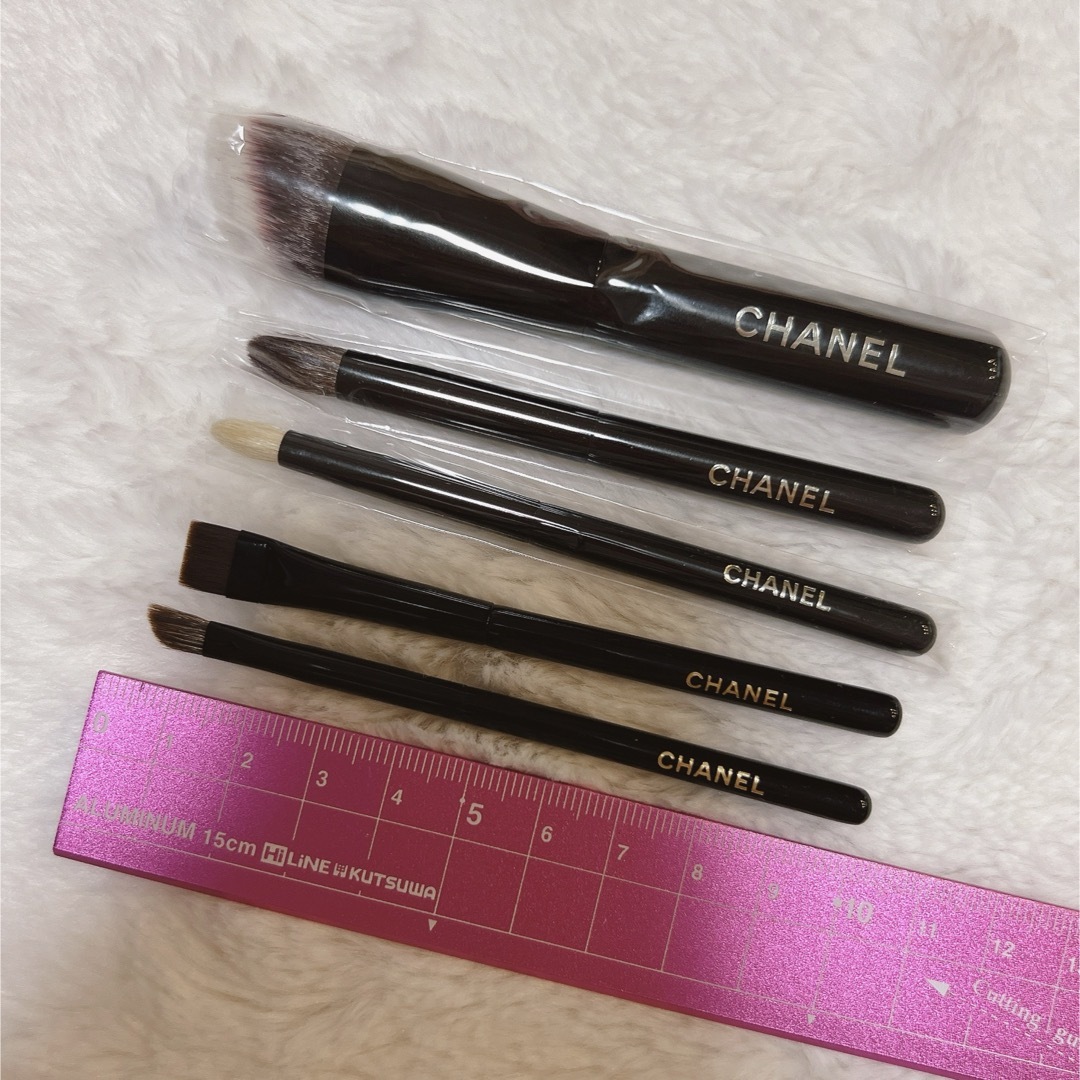 CHANEL(シャネル)のCHANEL◆メイクブラシ5本セット コスメ/美容のメイク道具/ケアグッズ(ブラシ・チップ)の商品写真