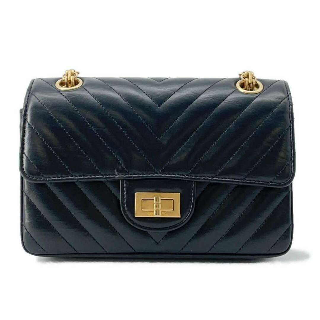 CHANEL(シャネル)のシャネル チェーンショルダーバッグ 2.55 シェブロン Vステッチ カーフスキン CHANEL 2way シングルフラップ 黒 レディースのバッグ(ショルダーバッグ)の商品写真