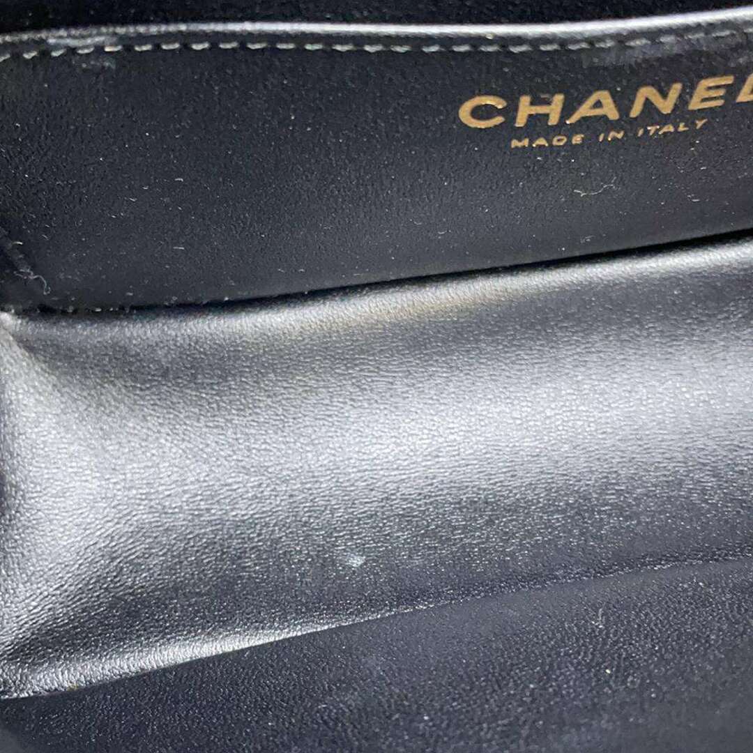 CHANEL(シャネル)のシャネル チェーンショルダーバッグ 2.55 シェブロン Vステッチ カーフスキン CHANEL 2way シングルフラップ 黒 レディースのバッグ(ショルダーバッグ)の商品写真