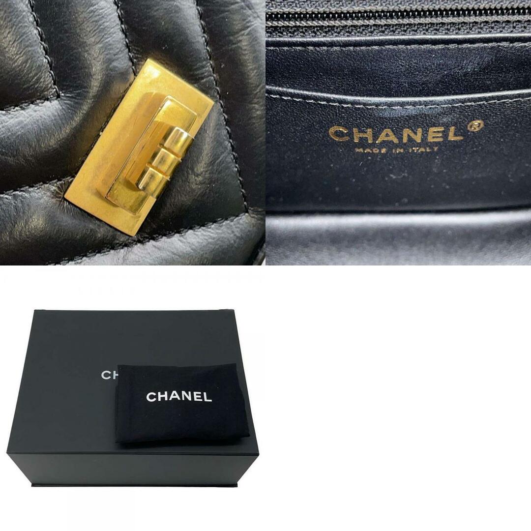 CHANEL(シャネル)のシャネル チェーンショルダーバッグ 2.55 シェブロン Vステッチ カーフスキン CHANEL 2way シングルフラップ 黒 レディースのバッグ(ショルダーバッグ)の商品写真