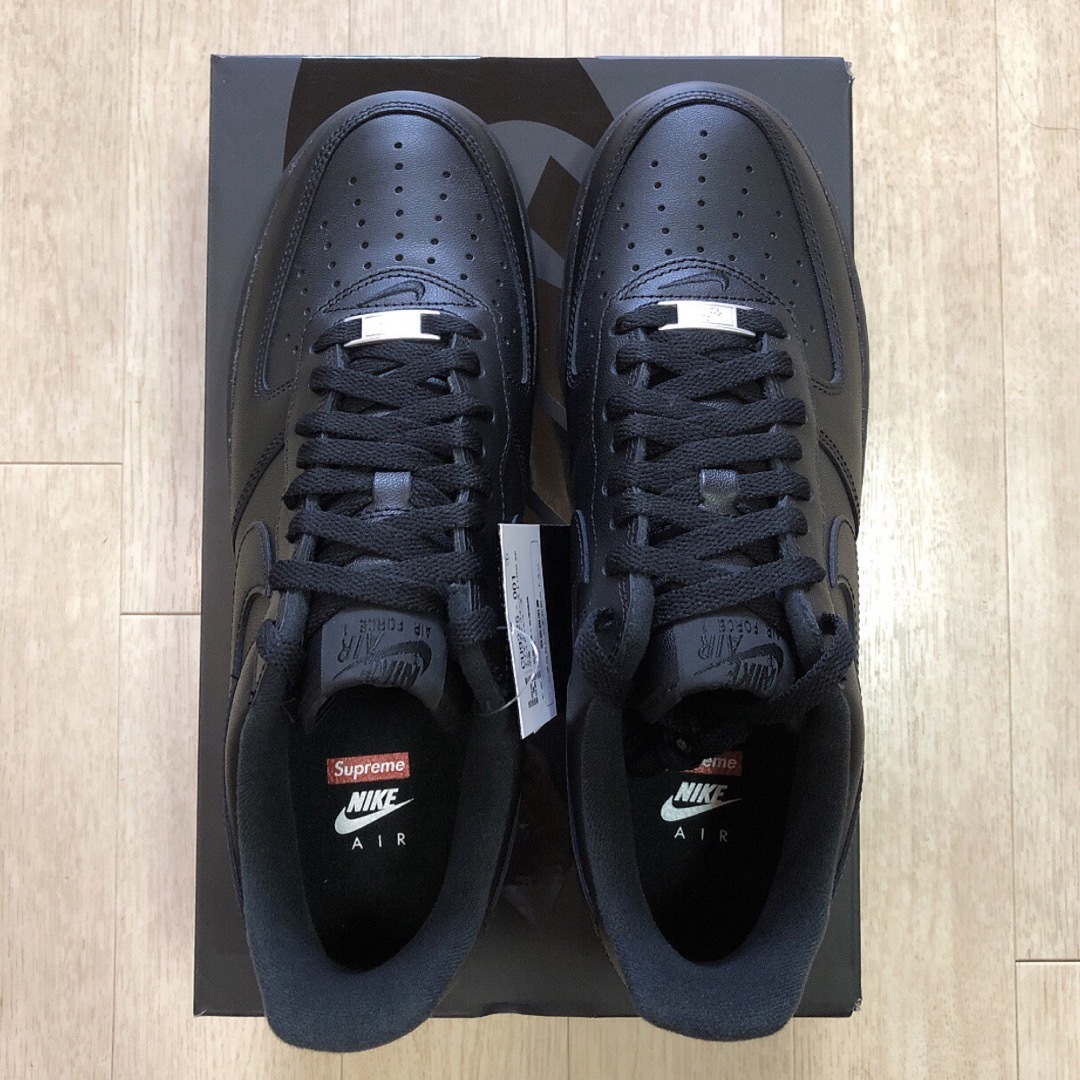 Supreme(シュプリーム)の新品シュプリーム×ナイキ エアフォース1 Supreme Nike 27.5cm メンズの靴/シューズ(スニーカー)の商品写真