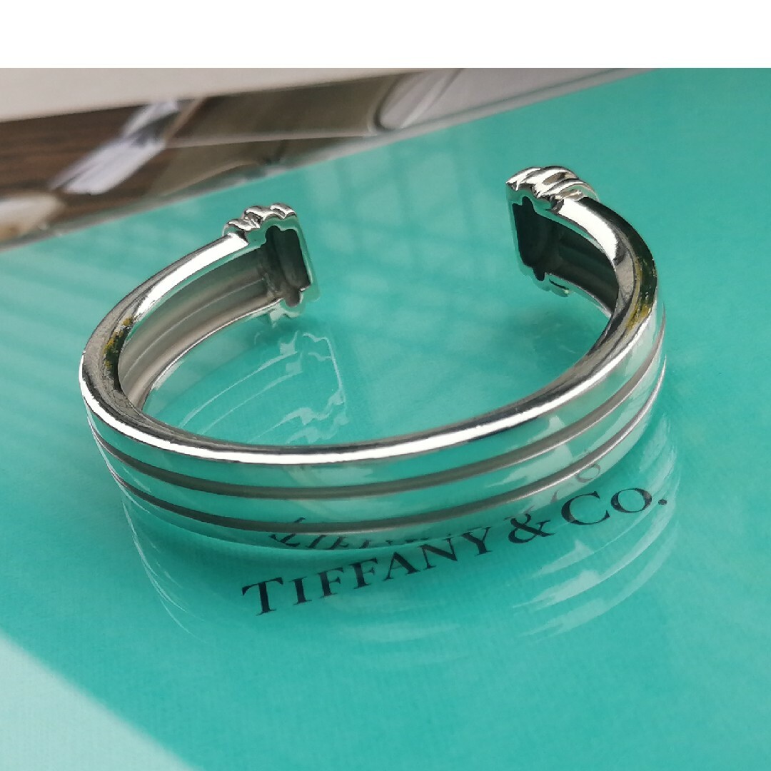 Tiffany & Co.(ティファニー)のティファニー　グルーブド　シルバーバングル レディースのアクセサリー(ブレスレット/バングル)の商品写真