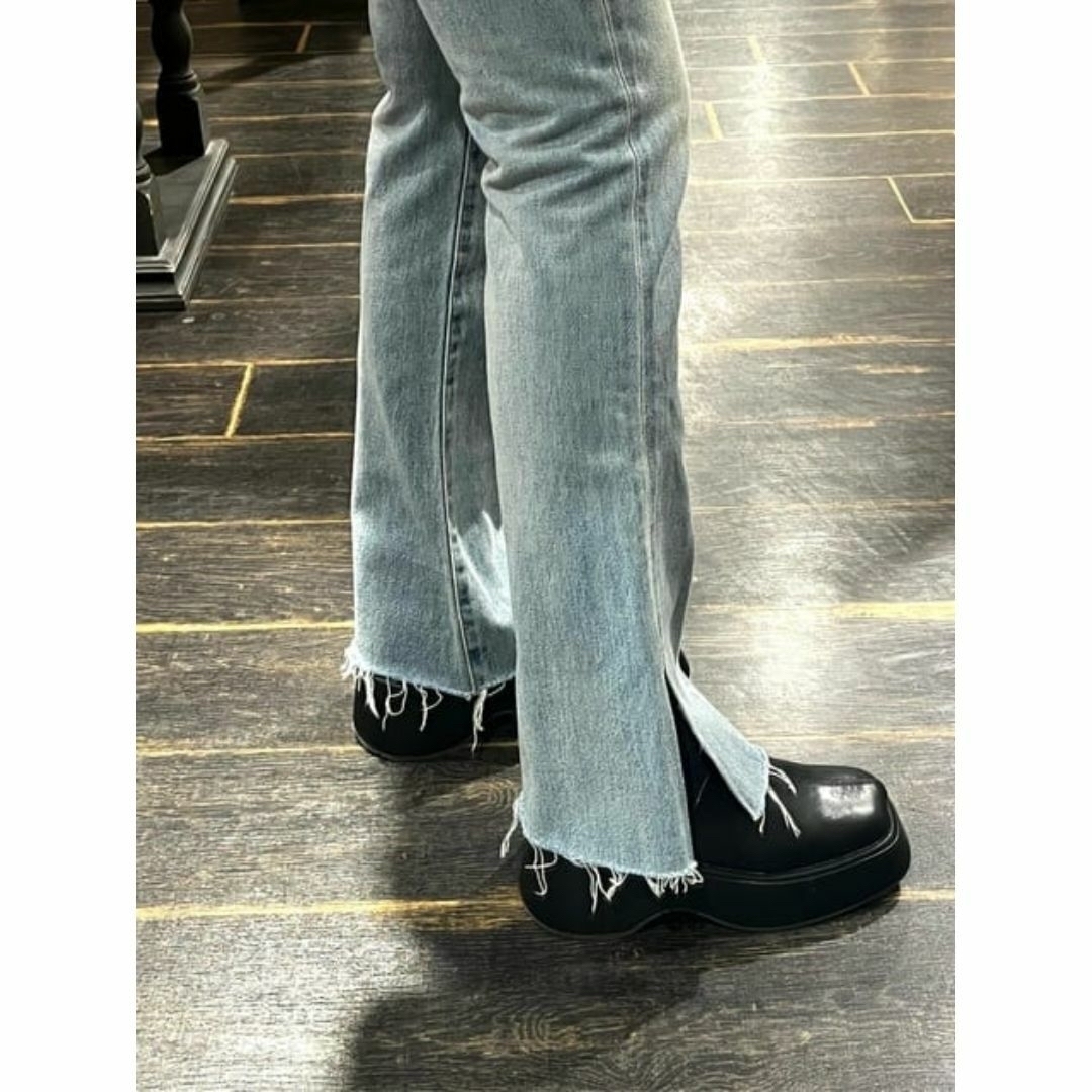 moussy(マウジー)のMOUSSY♡SIDE SLIT SLIM FLARE レディースのパンツ(デニム/ジーンズ)の商品写真