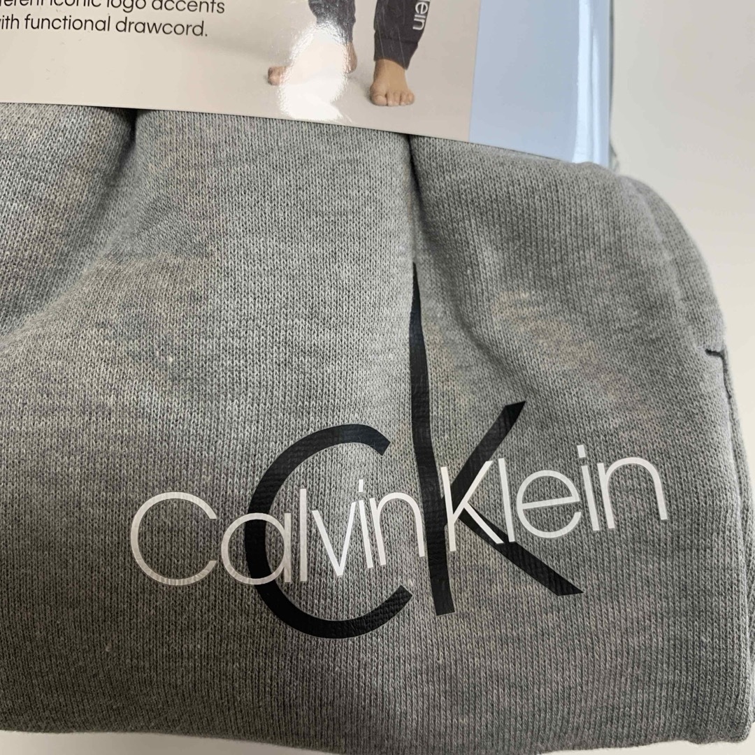 Calvin Klein(カルバンクライン)の【新品】カルバンクライン ロゴ ジョガーパンツ ネイビーグレー 2点セット S レディースのルームウェア/パジャマ(ルームウェア)の商品写真