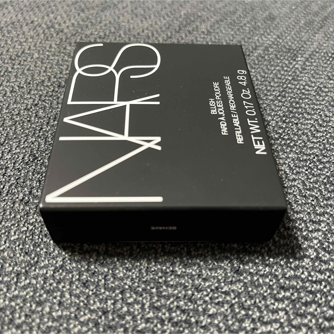 NARS(ナーズ)の【新品未開封】NARS BLUSH N 900 BEHAVE ブラッシュ コスメ/美容のベースメイク/化粧品(チーク)の商品写真