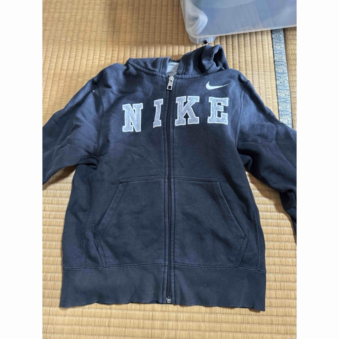 NIKE(ナイキ)のNIKE s パーカー キッズ/ベビー/マタニティのキッズ服男の子用(90cm~)(ジャケット/上着)の商品写真