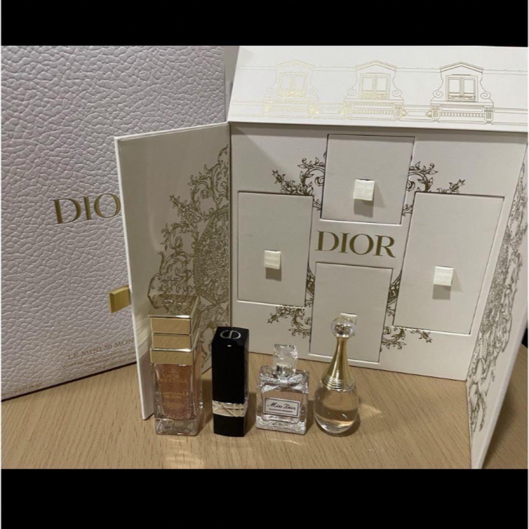 Christian Dior(クリスチャンディオール)のディオール モンテーニュコフレ 2023 クリスマスコフレ コスメ/美容の香水(香水(女性用))の商品写真