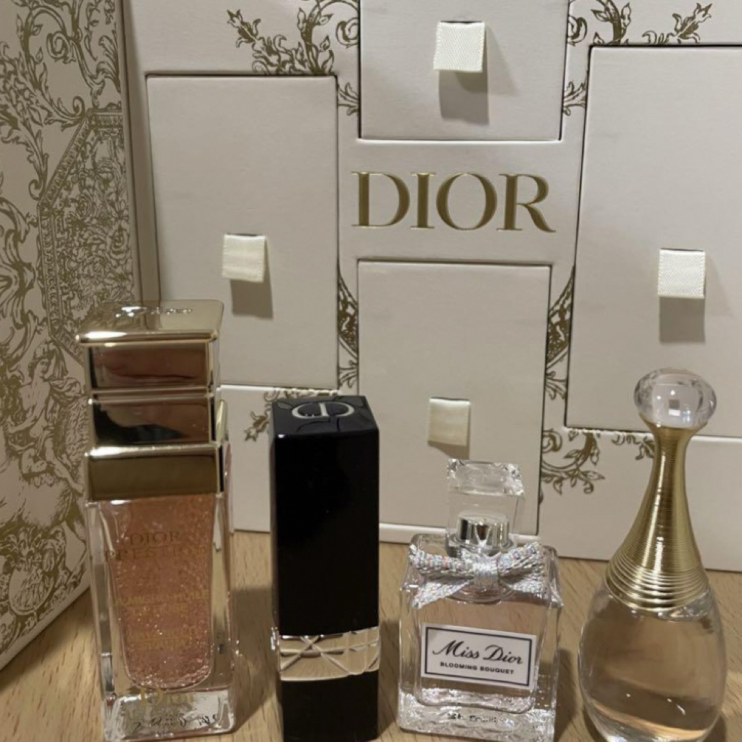 Christian Dior(クリスチャンディオール)のディオール モンテーニュコフレ 2023 クリスマスコフレ コスメ/美容の香水(香水(女性用))の商品写真