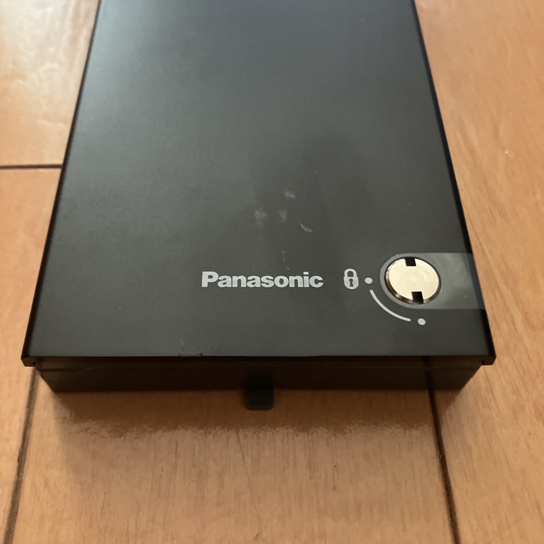 Panasonic(パナソニック)のパナソニックWTF7983Bコスモシリーズワイド21 防雨薄型コンセントガード その他のその他(その他)の商品写真