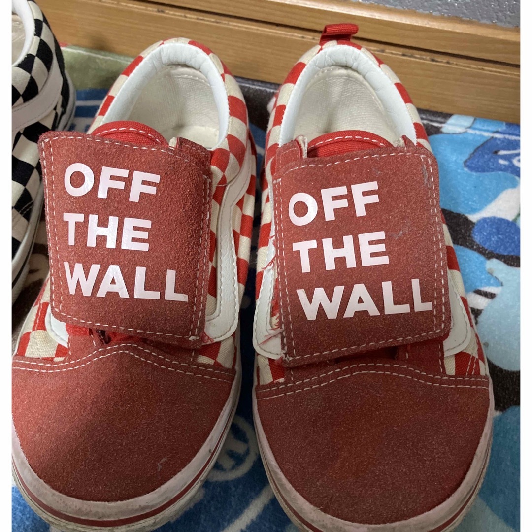 VANS(ヴァンズ)のOFF THE WALL VANS オールドスクール　キッズ キッズ/ベビー/マタニティのキッズ靴/シューズ(15cm~)(スニーカー)の商品写真