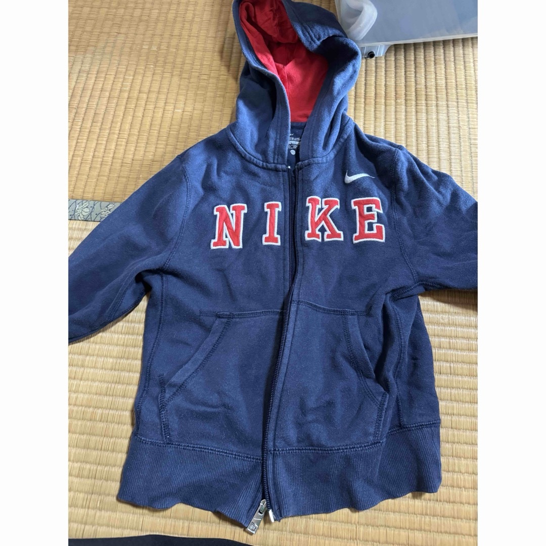 NIKE(ナイキ)のNIKE パーカー　xs キッズ/ベビー/マタニティのキッズ服男の子用(90cm~)(ジャケット/上着)の商品写真