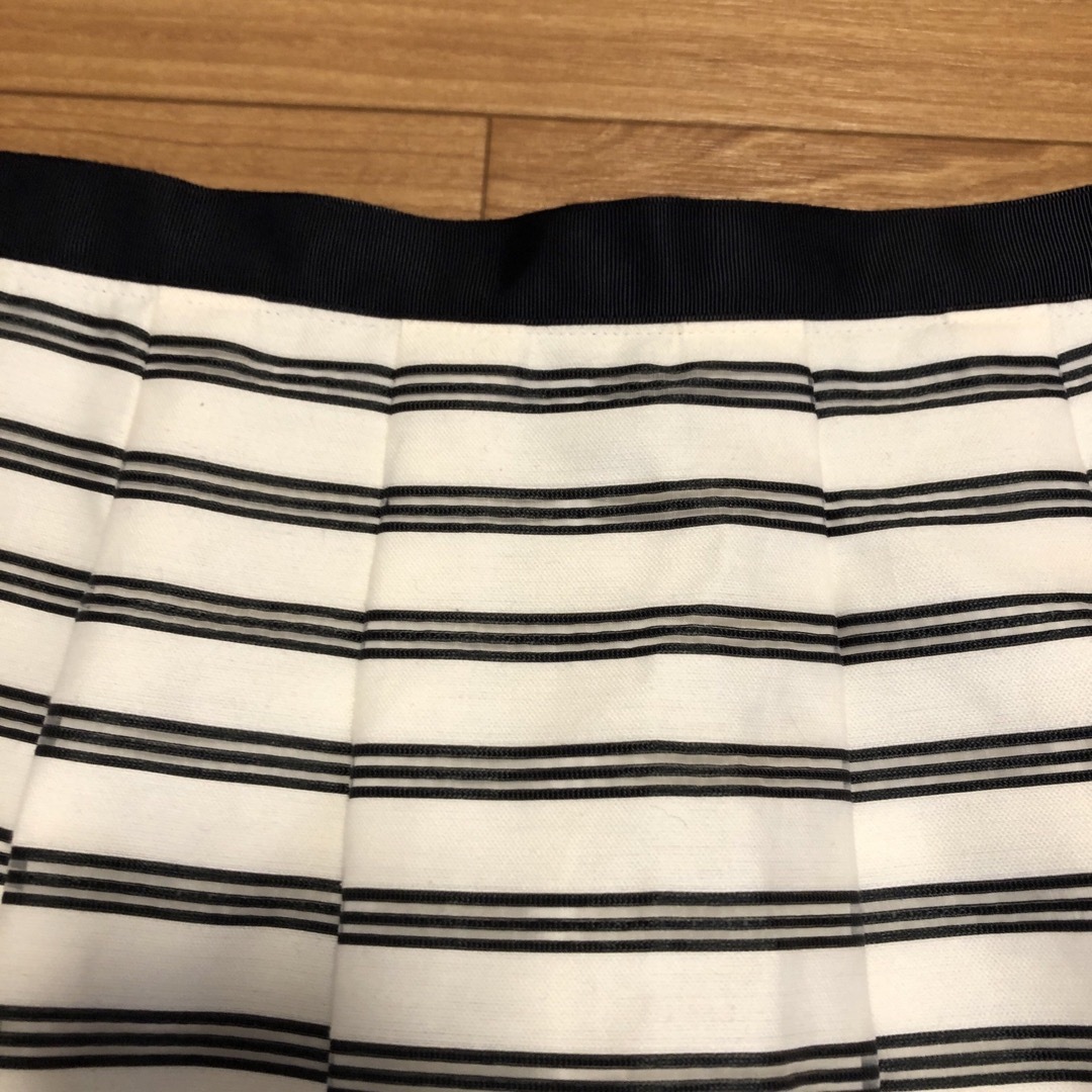 UNTITLED(アンタイトル)のアンタイトル　ボーダースカート レディースのスカート(ひざ丈スカート)の商品写真