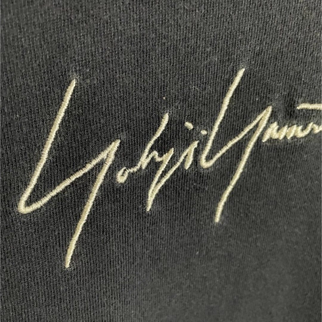 Yohji Yamamoto(ヨウジヤマモト)の【即完売モデル】ヨウジヤマモト ニューエラ センター刺繍ロゴ Tシャツ 入手困難 メンズのトップス(Tシャツ/カットソー(半袖/袖なし))の商品写真