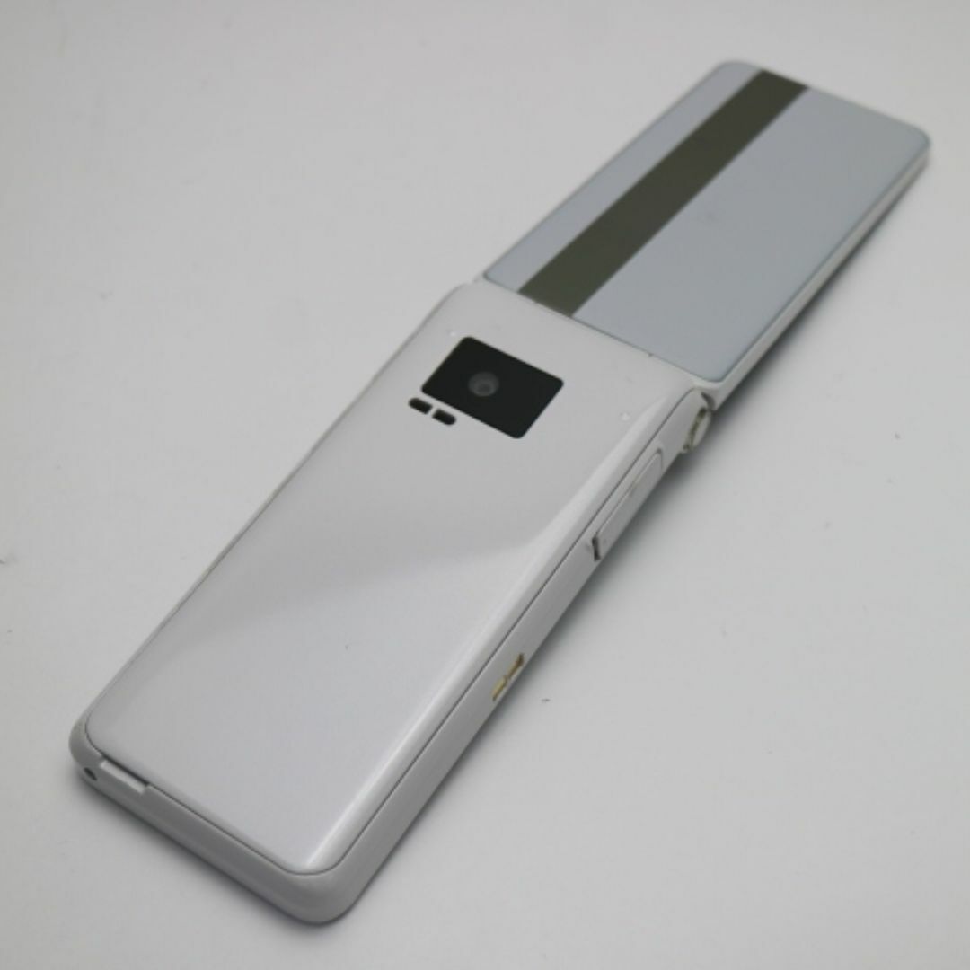 Panasonic(パナソニック)のP-01J P-smart ケータイ ホワイト  M333 スマホ/家電/カメラのスマートフォン/携帯電話(携帯電話本体)の商品写真