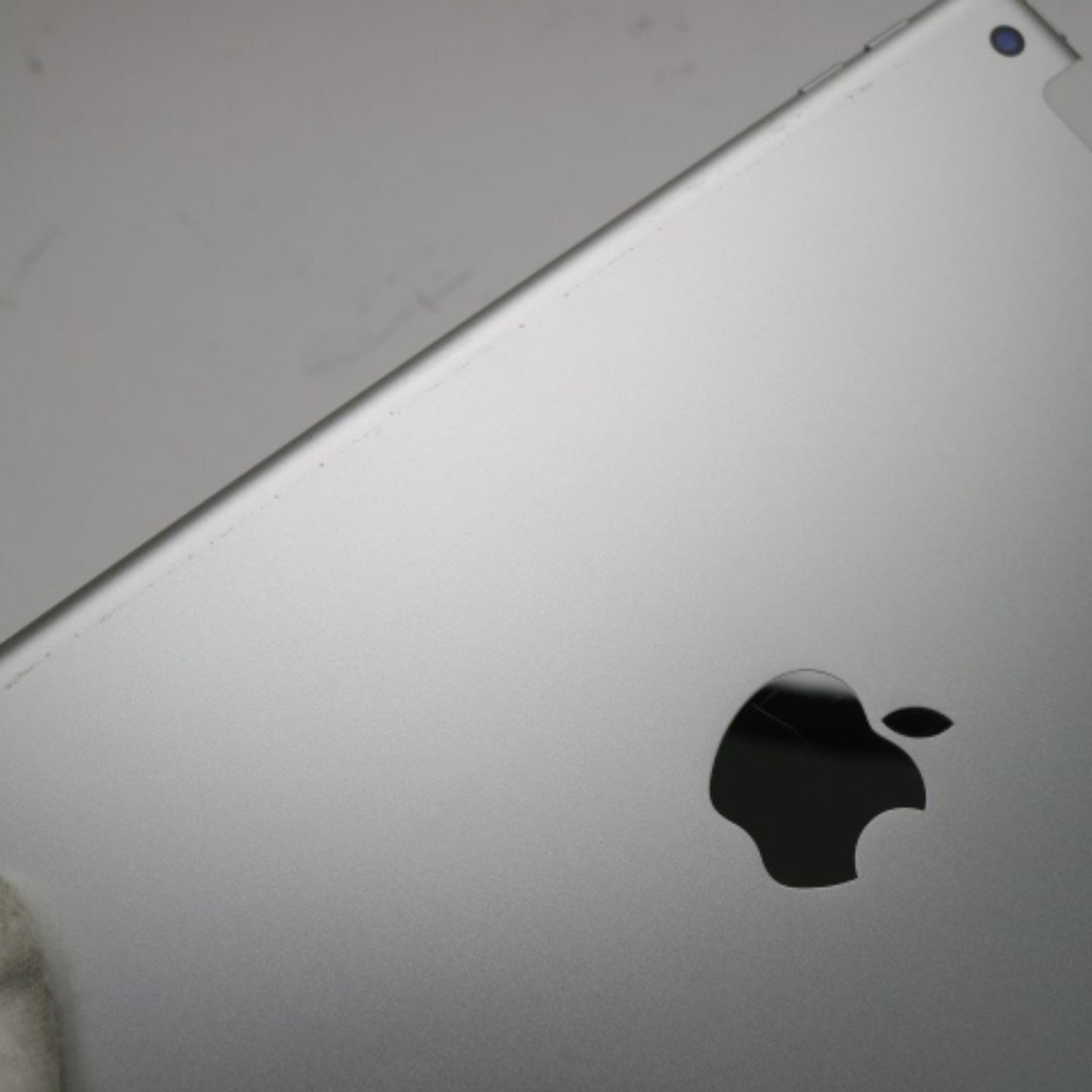 Apple(アップル)の超美品 SIMフリー iPad 第5世代 32GB シルバー  M333 スマホ/家電/カメラのPC/タブレット(タブレット)の商品写真