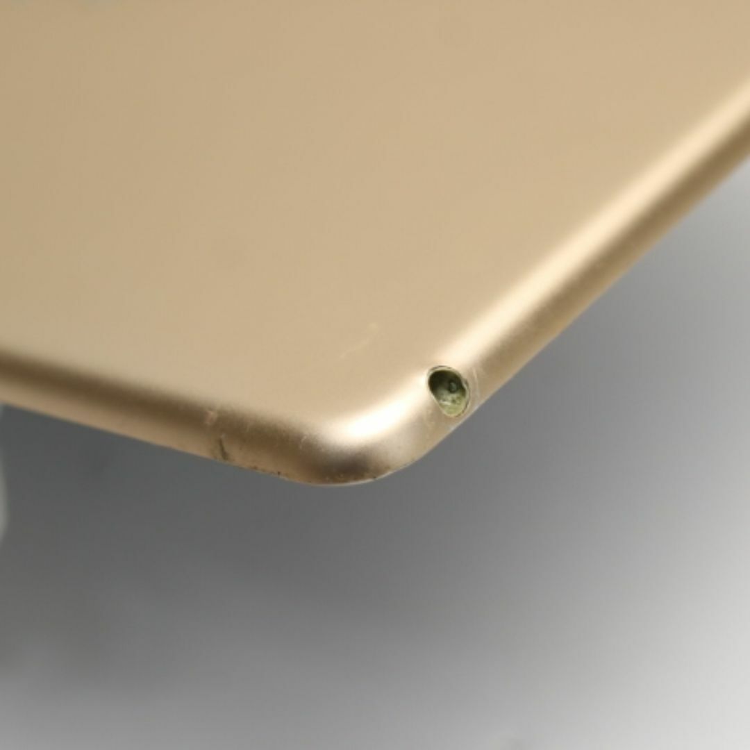 Apple(アップル)のiPad Air 2 Wi-Fi 64GB ゴールド  M333 スマホ/家電/カメラのPC/タブレット(タブレット)の商品写真