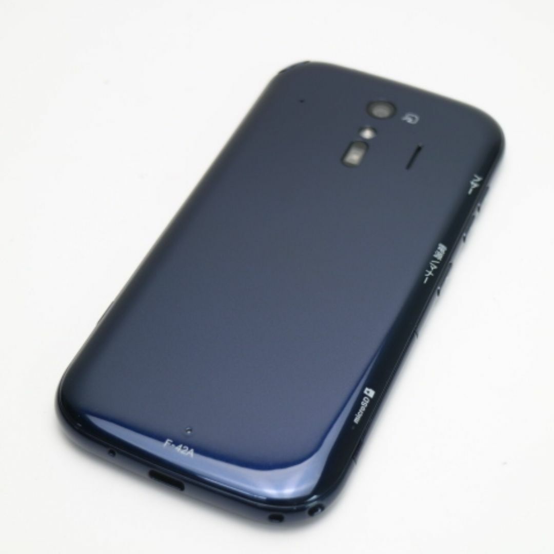 富士通(フジツウ)の新品同様 F-42A らくらくスマートフォン ネイビー SIMロック解除済み M333 スマホ/家電/カメラのスマートフォン/携帯電話(スマートフォン本体)の商品写真