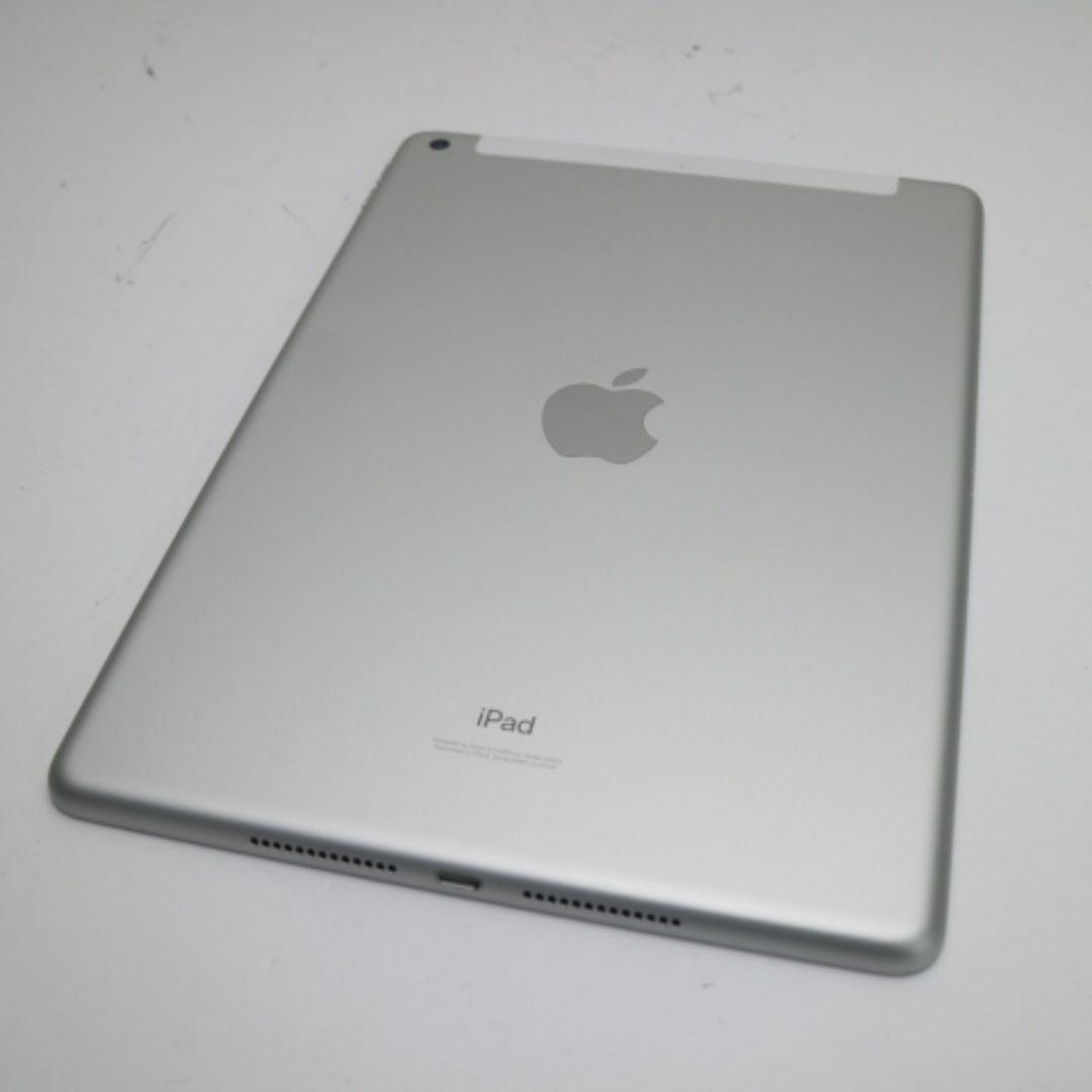 iPad(アイパッド)の超美品 SIMフリー iPad 第8世代128GB  シルバー M333 スマホ/家電/カメラのPC/タブレット(タブレット)の商品写真