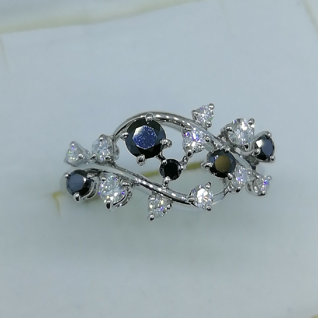 Pt900✨ダイヤ&ブラックダイヤ✨0.70ct✨キラキラリング✨大人かわいい✨ レディースのアクセサリー(リング(指輪))の商品写真