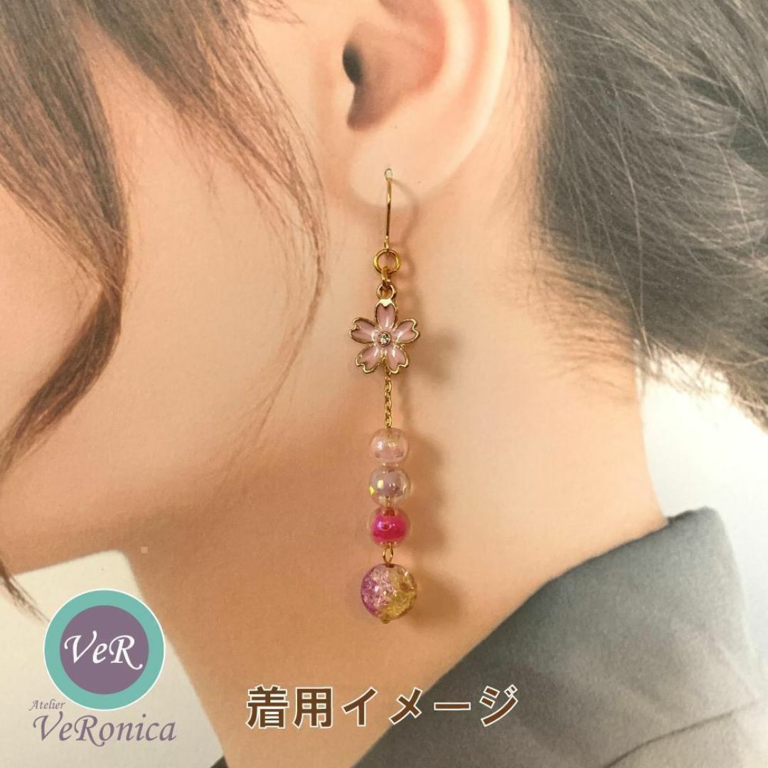 ゆめかわさくらピアス　ハンドメイド　桜　ビーズ　フック　イヤリング　ピンク ハンドメイドのアクセサリー(ピアス)の商品写真