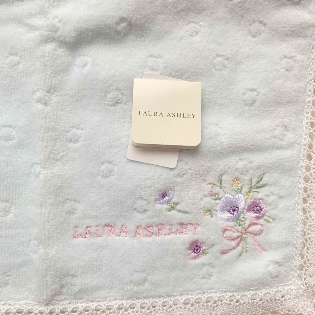 LAURA ASHLEY(ローラアシュレイ)の《未使用》LAURAASHLEY タオルハンカチ レディースのファッション小物(ハンカチ)の商品写真