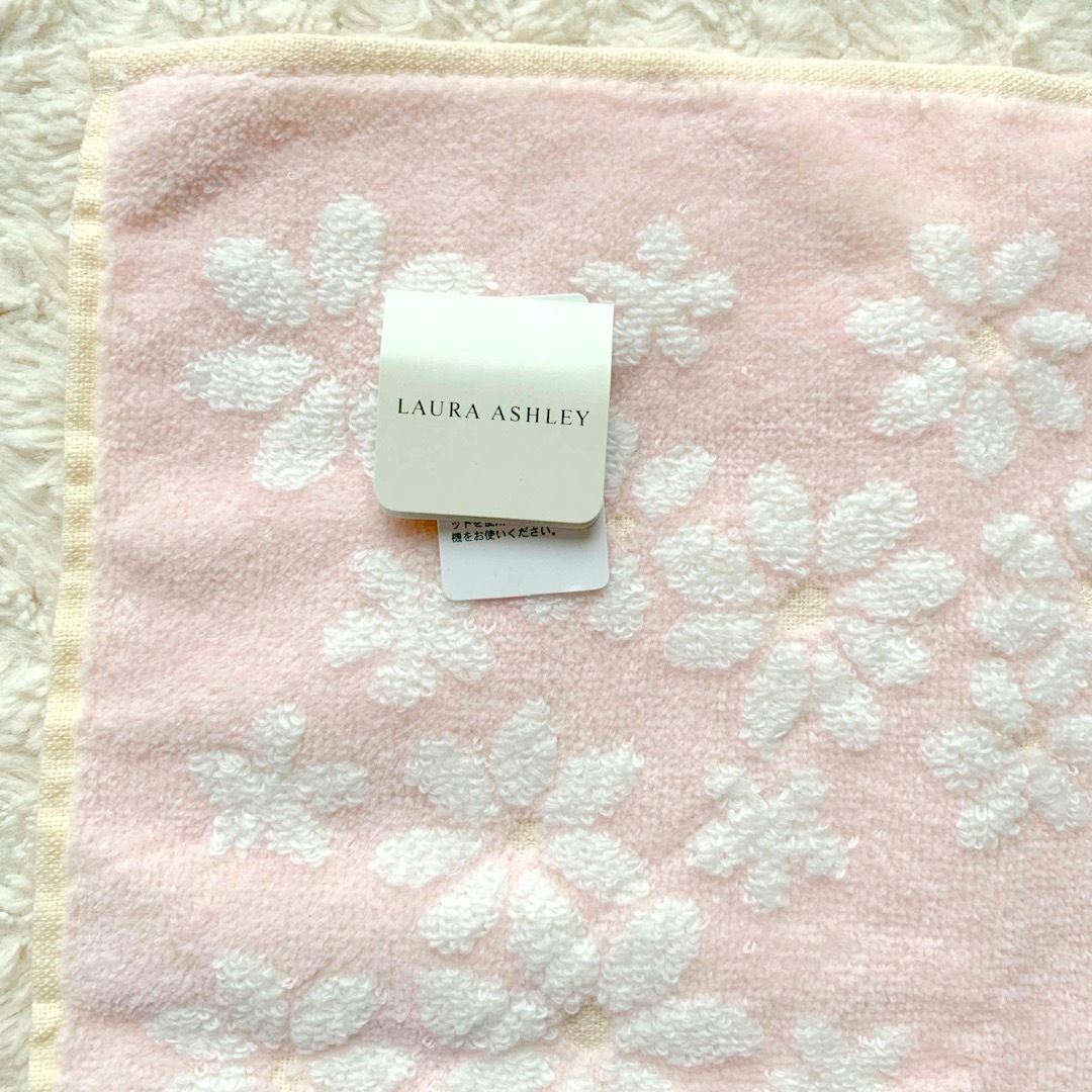 LAURA ASHLEY(ローラアシュレイ)の《未使用》LAURAASHLEY タオルハンカチ レディースのファッション小物(ハンカチ)の商品写真