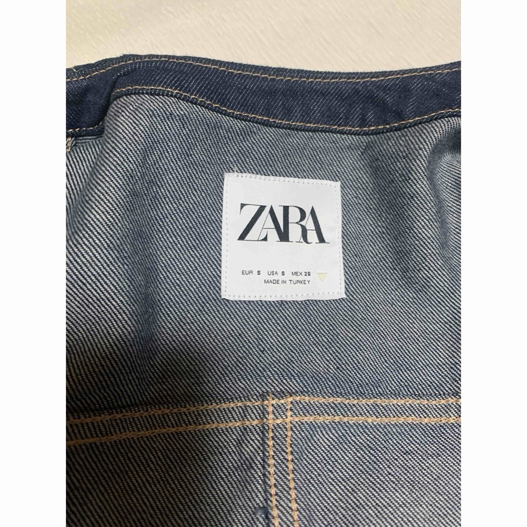 ZARA(ザラ)のZARA trfデニムジャケット　Sサイズ　完売品 レディースのジャケット/アウター(Gジャン/デニムジャケット)の商品写真