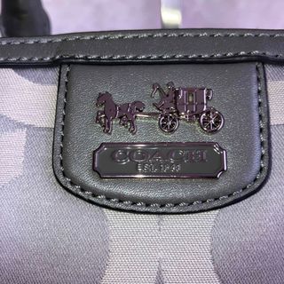 コーチ(COACH)のCOACHオプアート32馬車ロゴトートバッグ(トートバッグ)