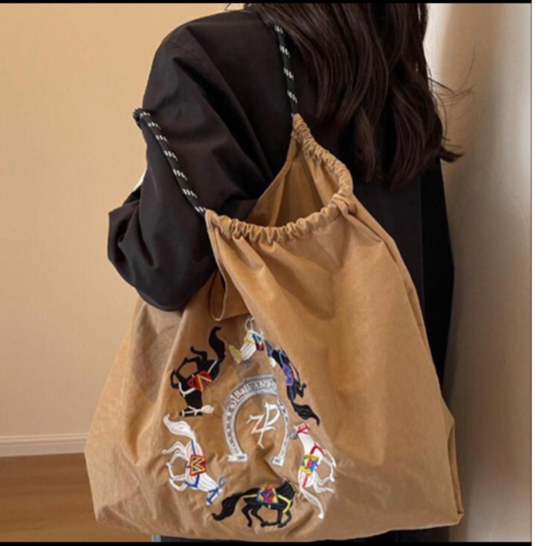 刺繍　エコバッグ　ナイロン　馬　カーキ　トートバッグ　ホース柄　大容量 レディースのバッグ(エコバッグ)の商品写真