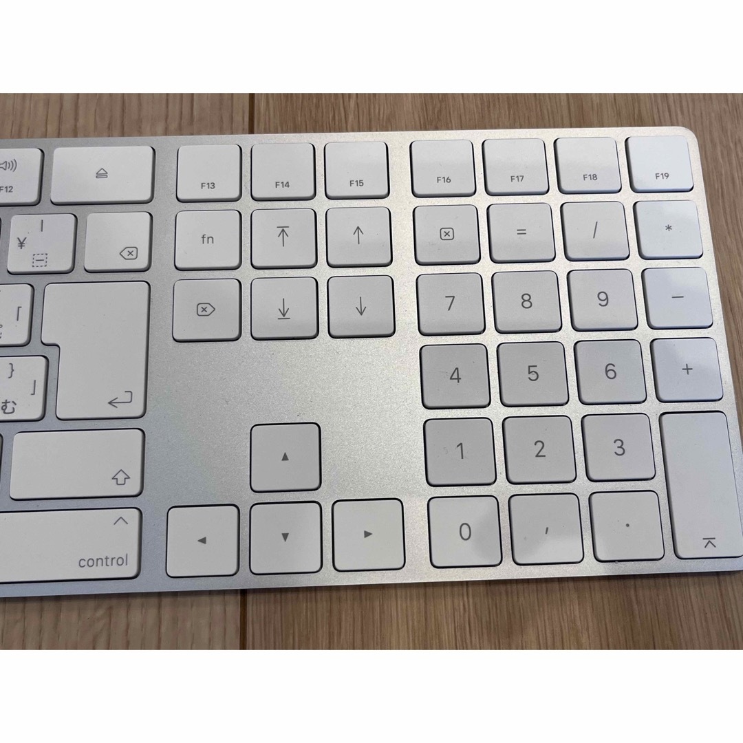 Apple(アップル)のApple Magic Keyboard with Numeric Keypad スマホ/家電/カメラのPC/タブレット(PC周辺機器)の商品写真