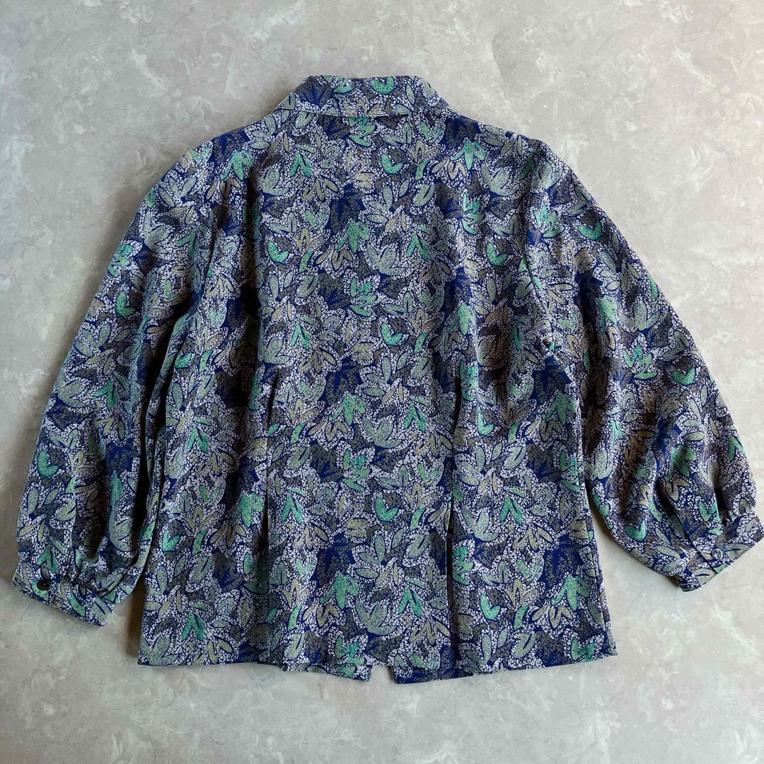 Lochie(ロキエ)のused レトロ 葉っぱ 総柄 ブラウス 古着 ヴィンテージ vintage レディースのトップス(シャツ/ブラウス(長袖/七分))の商品写真