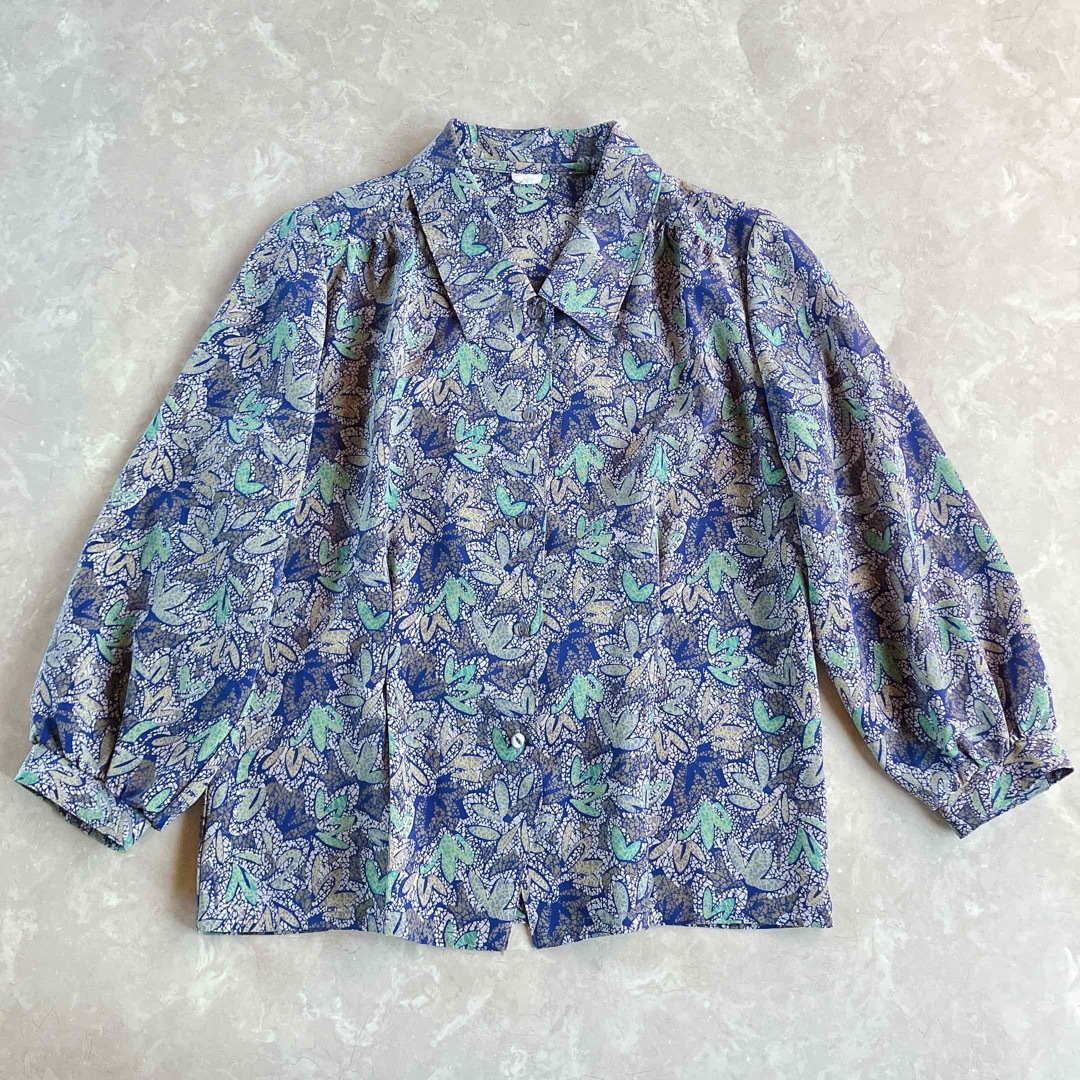 Lochie(ロキエ)のused レトロ 葉っぱ 総柄 ブラウス 古着 ヴィンテージ vintage レディースのトップス(シャツ/ブラウス(長袖/七分))の商品写真