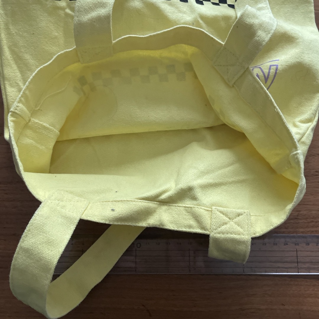 lovetoxic(ラブトキシック)のラブトキシック   黄色トートバッグ　使用感あり レディースのバッグ(トートバッグ)の商品写真