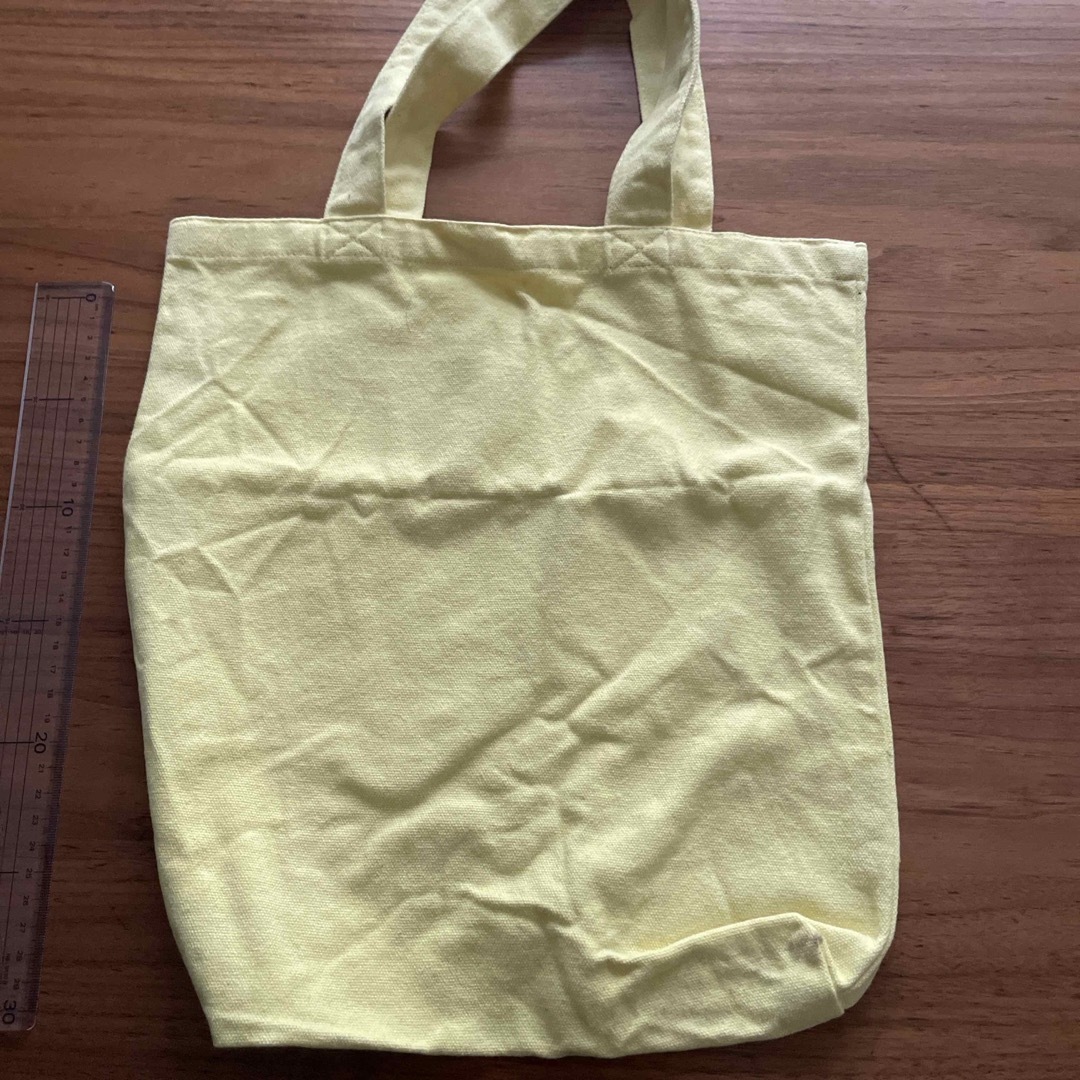 lovetoxic(ラブトキシック)のラブトキシック   黄色トートバッグ　使用感あり レディースのバッグ(トートバッグ)の商品写真