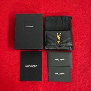 サンローラン(Saint Laurent)のほぼ未使用 箱 袋付 YVES SAINT LAURENT イヴ・サンローラン YSL カサンドラ ロゴ 金具 レザー 三つ折り キーケース ブラック 10793(キーケース)