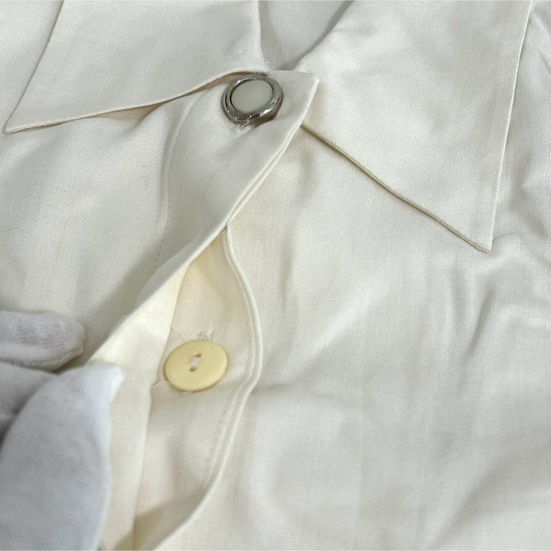 【新品未使用】 jasmi silk シルク100% 長袖シャツ 比翼ボタン レディースのトップス(シャツ/ブラウス(長袖/七分))の商品写真