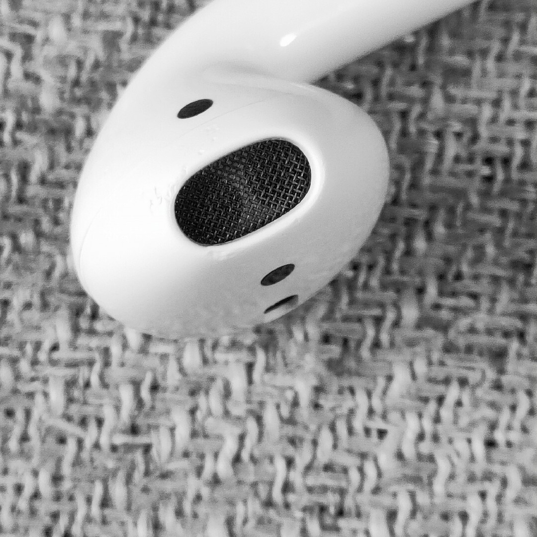 Apple(アップル)のApple AirPods 2世代 片耳 L 片方 左耳 869 スマホ/家電/カメラのオーディオ機器(ヘッドフォン/イヤフォン)の商品写真