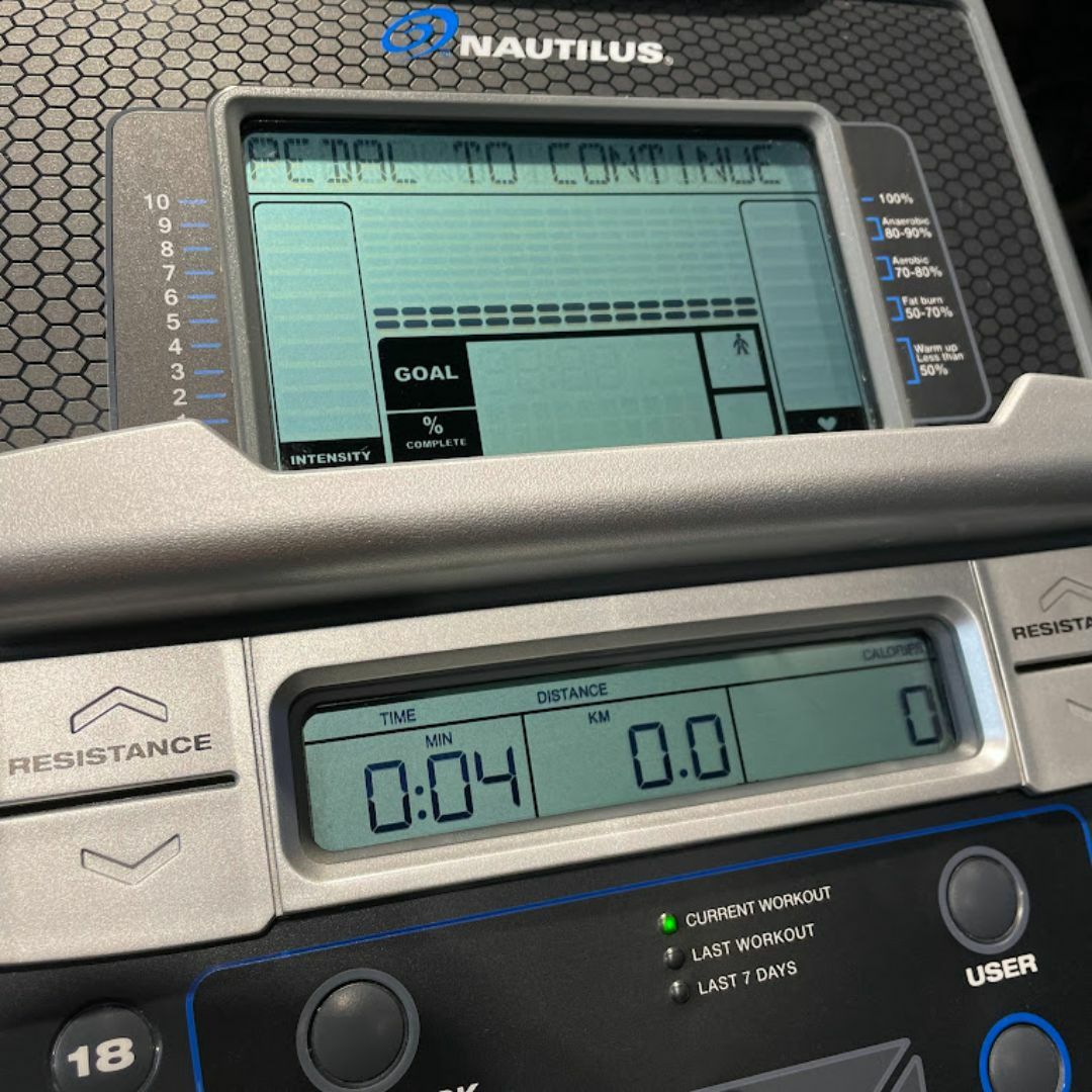 ●Nautilus U614● アップライトバイク スピーカー＆調節ファン付 スポーツ/アウトドアのトレーニング/エクササイズ(トレーニング用品)の商品写真