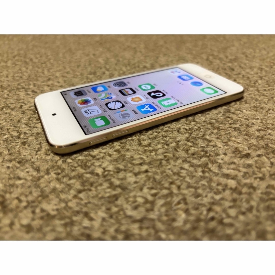 iPod touch(アイポッドタッチ)のiPod touch 第６世代16GB スマホ/家電/カメラのオーディオ機器(ポータブルプレーヤー)の商品写真