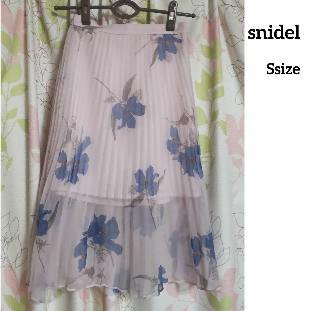 SNIDEL(スナイデル)のsnidel　オーガンジー花柄プリーツスカート レディースのスカート(ひざ丈スカート)の商品写真