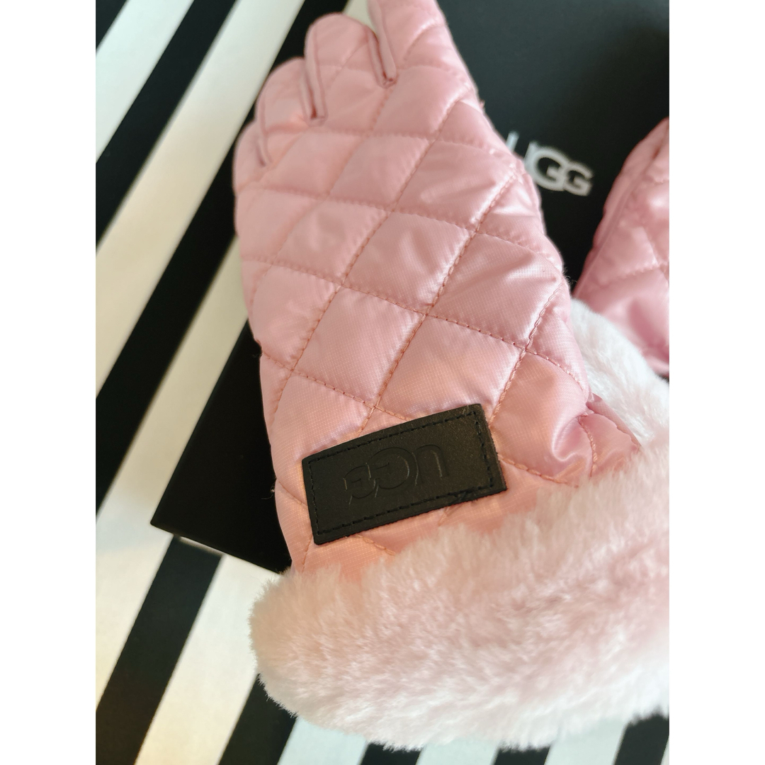 UGG(アグ)の【未使用】UGG キルティング グローブ 手袋 正規品 ピンク レディースのファッション小物(手袋)の商品写真