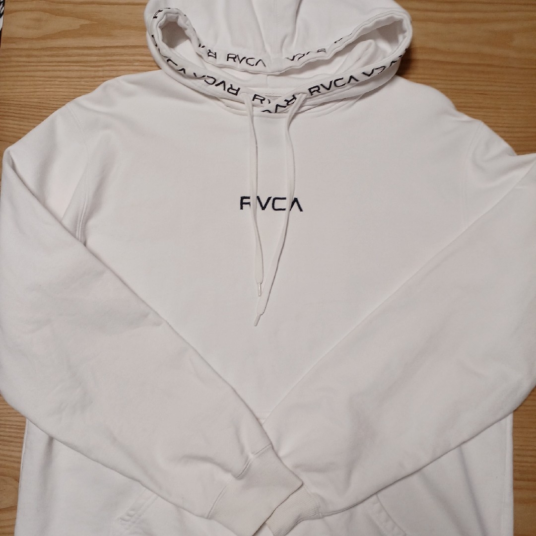 RVCA(ルーカ)の【即日発送】美品。ルーカ 刺繍ロゴパーカー メンズのトップス(パーカー)の商品写真