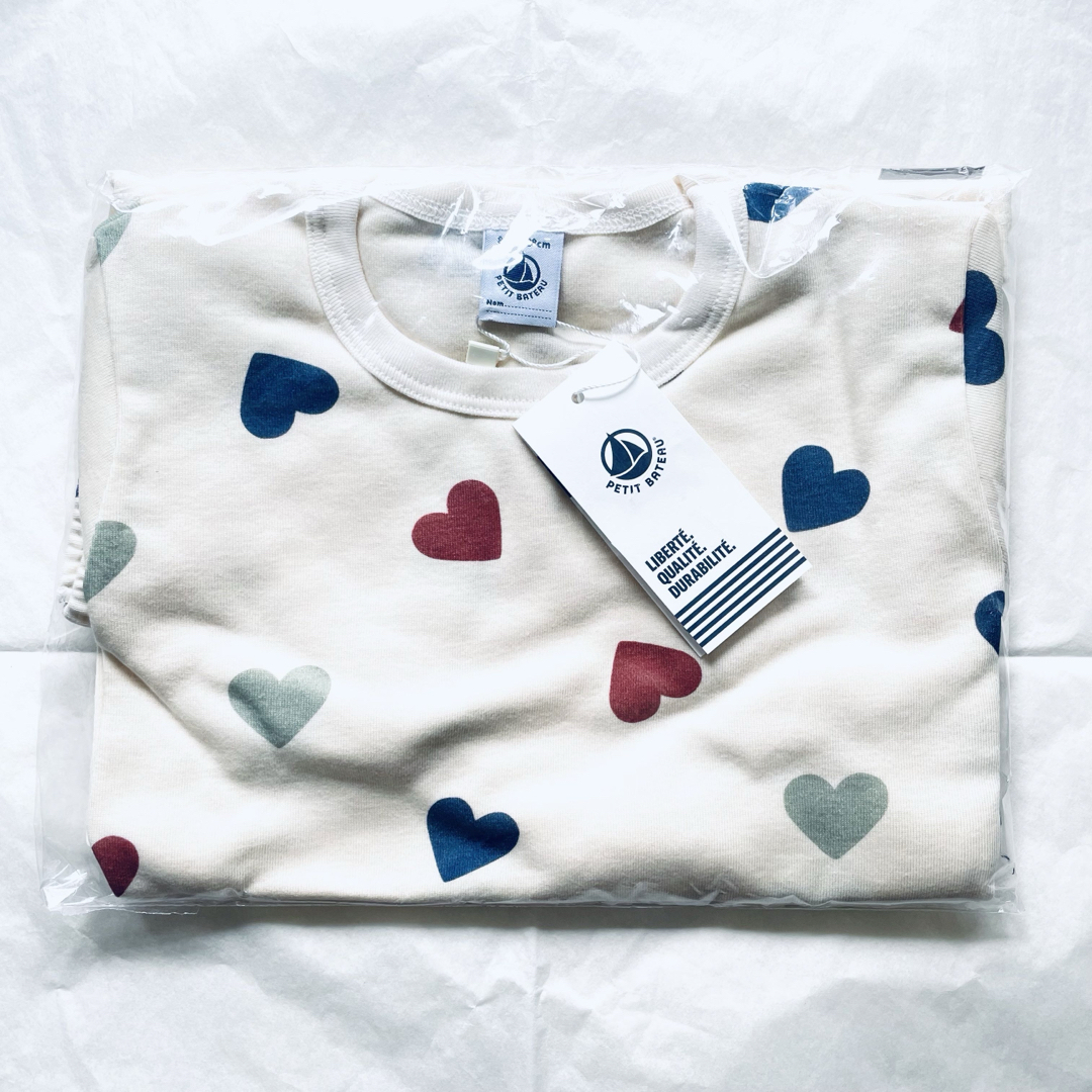 PETIT BATEAU(プチバトー)のおまとめ 新品 プチバトー 新作 パジャマ ハート 半袖 長袖 8ans 2点 キッズ/ベビー/マタニティのキッズ服女の子用(90cm~)(パジャマ)の商品写真