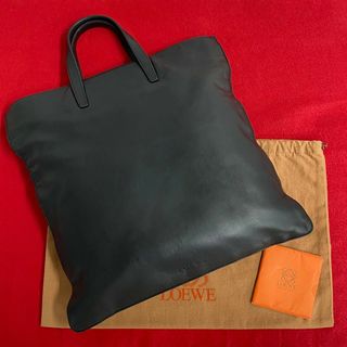 LOEWE - 極 美品 希少品 LOEWE ロエベ アナグラム ロゴ 刻印 ナッパ レザー 本革 トートバッグ ハンドバッグ A4収納可能 ブラック 黒 52880