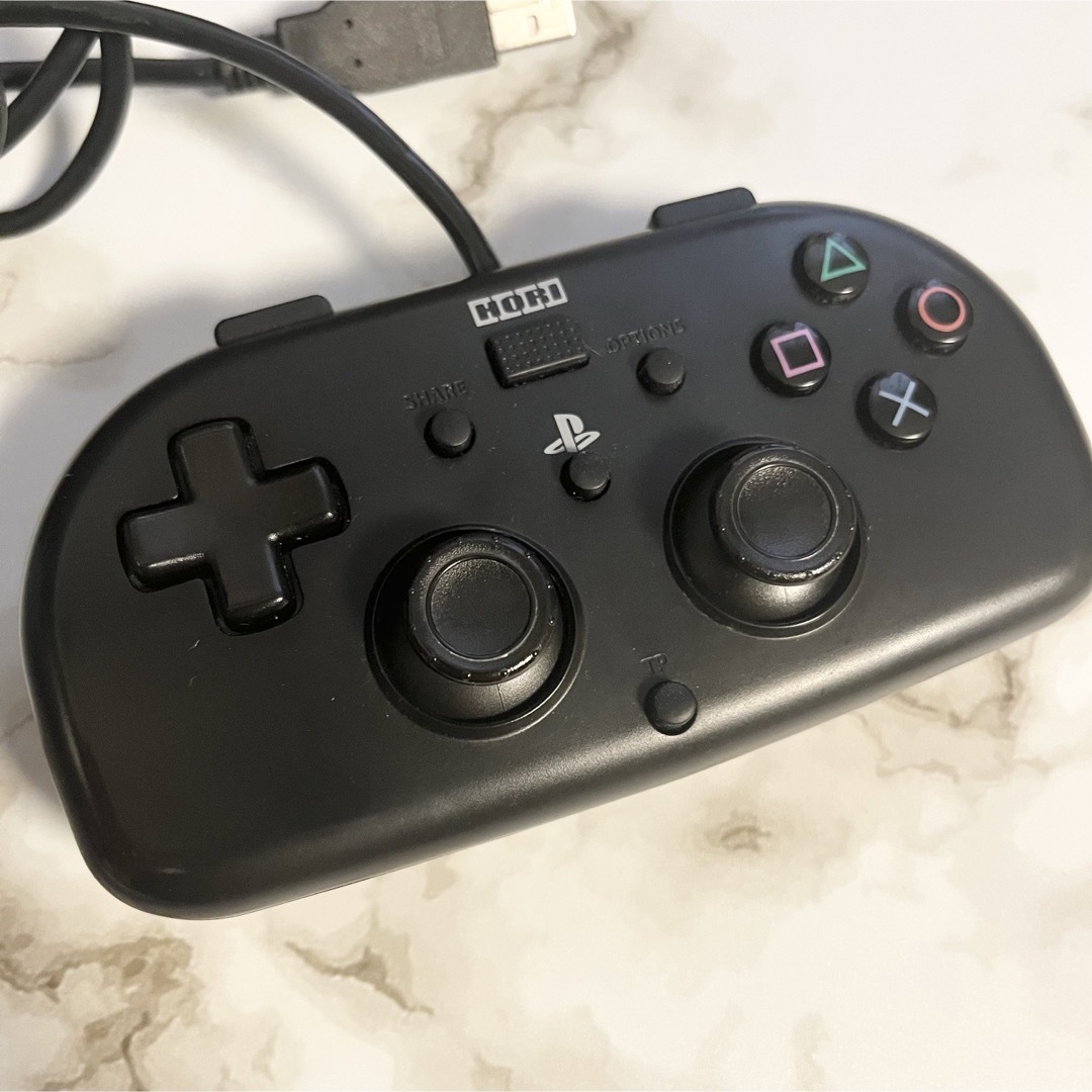 ホリ(ホリ)のワイヤードコントローラーライト for PS4 ブラック エンタメ/ホビーのゲームソフト/ゲーム機本体(その他)の商品写真