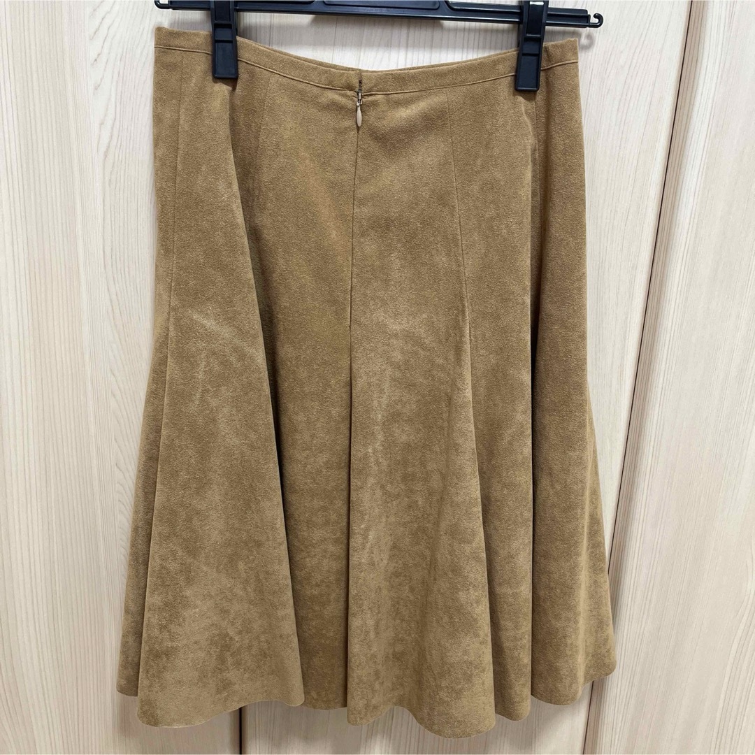 BABYLONE(バビロン)のスウェード　フレアスカート レディースのスカート(ひざ丈スカート)の商品写真