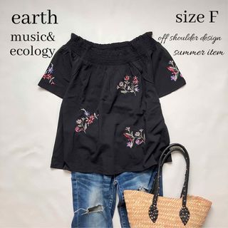 アースミュージックアンドエコロジー(earth music & ecology)の◆美品◆アース◆刺繍入り半袖ブラウス◆オフショルにも♪花柄◆黒ブラック◆M◆春夏(Tシャツ/カットソー(半袖/袖なし))