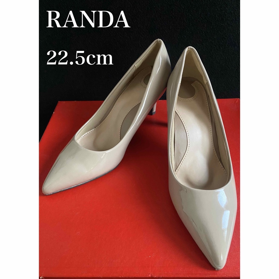 RANDA(ランダ)のRANDA  エナメル　パンプス　ベージュ　22.5cm レディースの靴/シューズ(ハイヒール/パンプス)の商品写真