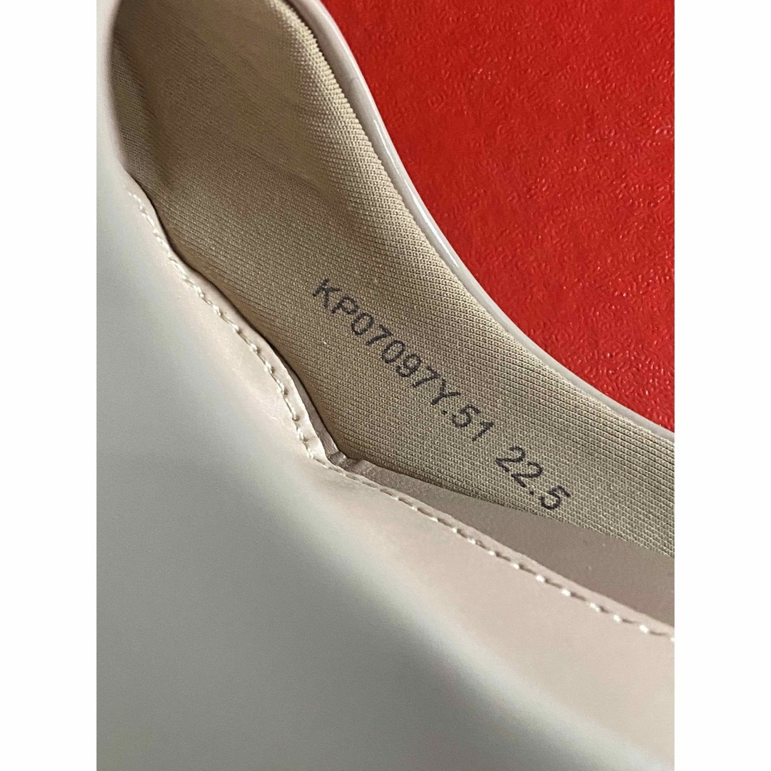RANDA(ランダ)のRANDA  エナメル　パンプス　ベージュ　22.5cm レディースの靴/シューズ(ハイヒール/パンプス)の商品写真