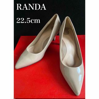 ランダ(RANDA)のRANDA  エナメル　パンプス　ベージュ　22.5cm(ハイヒール/パンプス)